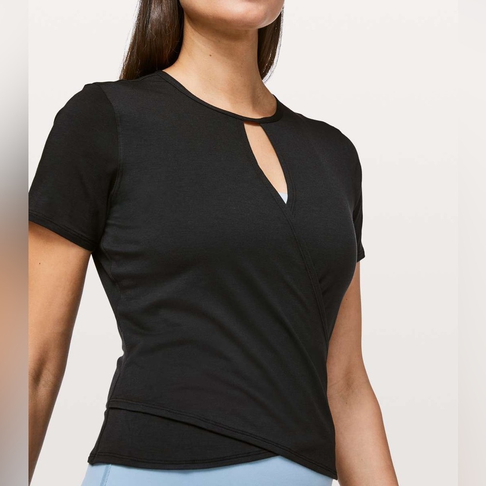 Lululemon size 4 keyhole atheletic tshirt